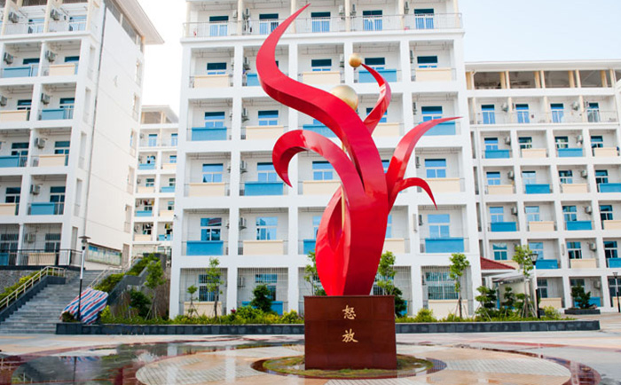 定制不銹鋼雕塑怎么選比較好？