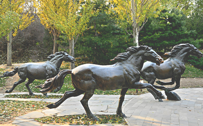 廣場(chǎng)銅馬雕塑——駿馬奔騰 ，鑄就永恒