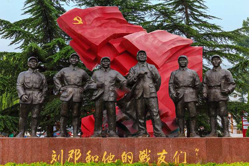 革命人物雕塑，劉鄧和他的戰(zhàn)友們雕像